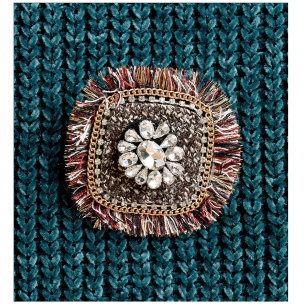 25% off 3-pack brooch
